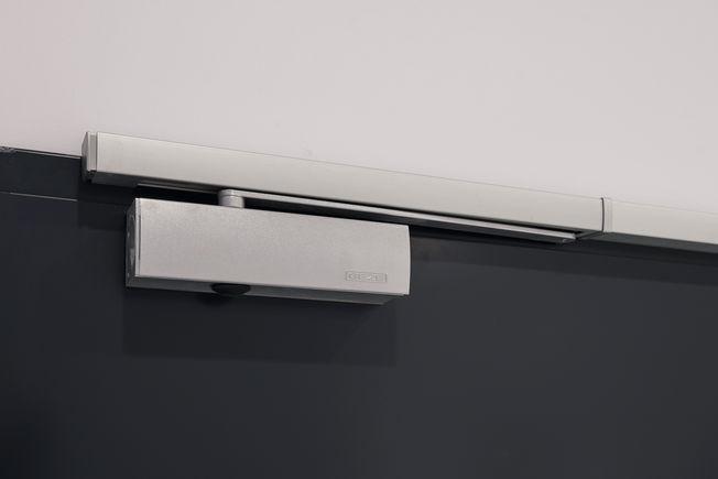 Door closer TS 3000 V at Medicus Clinic in Wrocławiu, Poland Overhead door closer with guide rail for single leaf doors with hydraulic latching action accelerating the door just before reaching the closed position