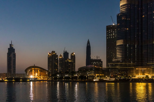 Сучасна архітектура та техніка будівлі в ідеальній гармонії — Дубайська опера