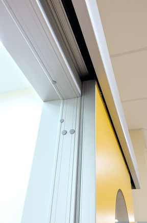 sustav kliznih vrata ECdrive H u Asklepios hospital, Rzeszów, Poljska Automatski sustav linearnih kliznih vrata za područja s povišenim higijenskim zahtjevima sa samostalnim identificiranjem pogrešaka i protokoliranjem