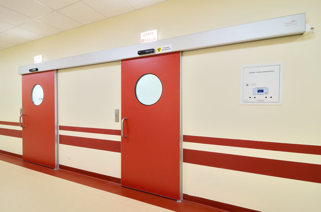 ECdrive H automata tolóajtó kifejezetten kórházak számára a rzeszów-i (Lengyelország) Asklepios Klinikán Automata lineáris tolóajtó rendszer fokozott higiéniai követelményekkel rendelkező területekre