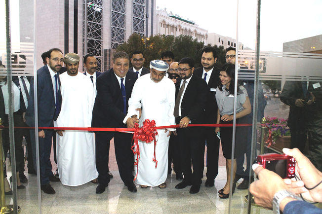 200 Führungskräfte aus der Bau- und Designbranche sowie Vertreter von GEZE Middle East und SAND STONE Oman nahmen an der Eröffnung teil. Foto: GEZE GmbH