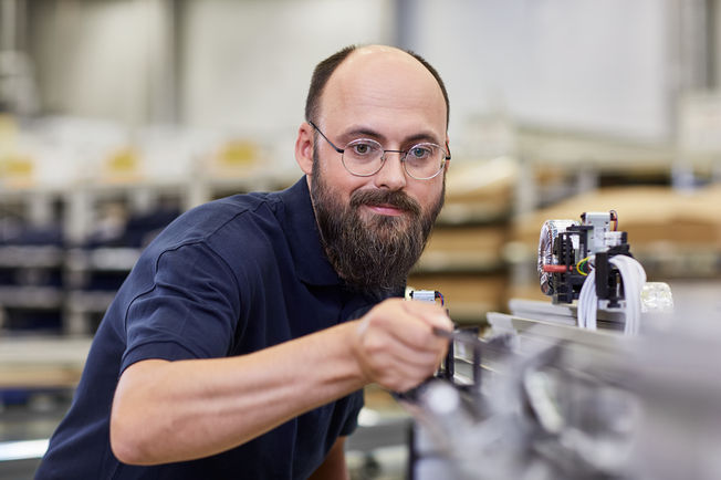 Qualität „made in Germany“ In unserer Produktion arbeiten wir mit neuesten Maschinen und Hilfsmitteln. Hier entsteht die Qualität „made in Germany“, auf die wir stolz sind. 