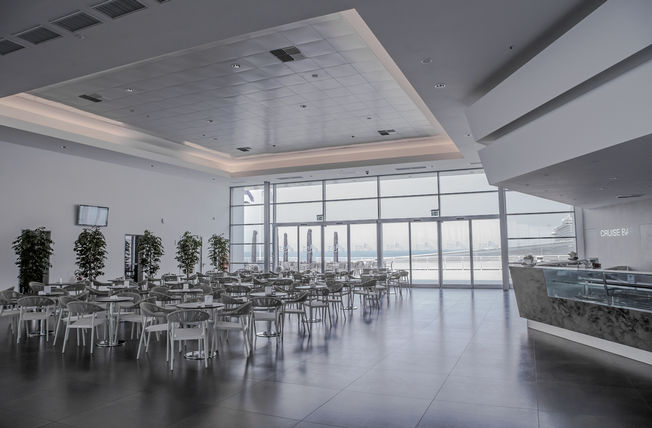  The escape route sliding doors to the terrace were also fitted with break-out door leaves. Photo: Emanuele Sardi for GEZE GmbH