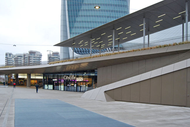 Imponerande arkitektur i hela shoppingdistriktet. Foto: GEZE GmbH