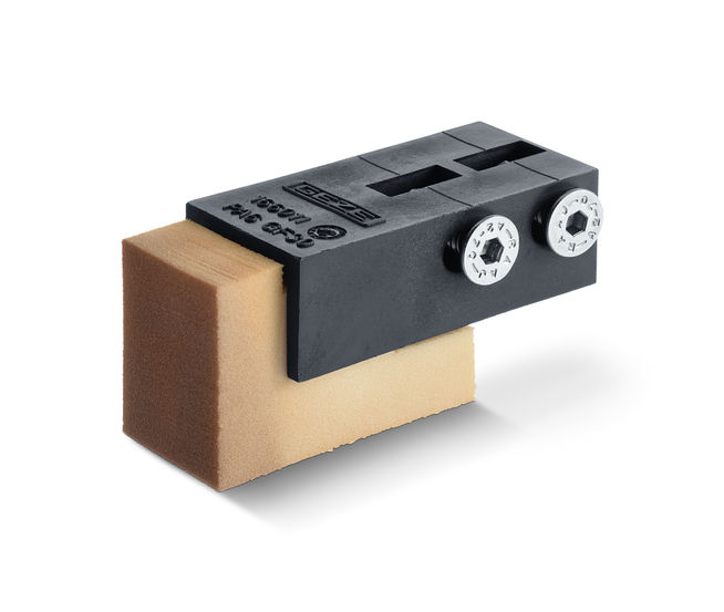Integrated opening restrictor for sensor roller guide rail GC GR and roller guide rail with deep guide 