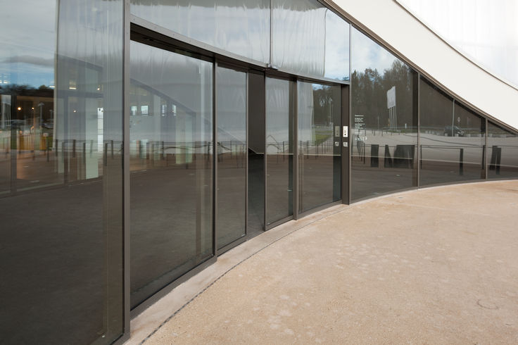 Slimdrive SC automatic semi- or curved sliding door system Automatic Slimdrive SC semi- or curved sliding door system, installed in the Dorniermuseum Friedrichshafen.