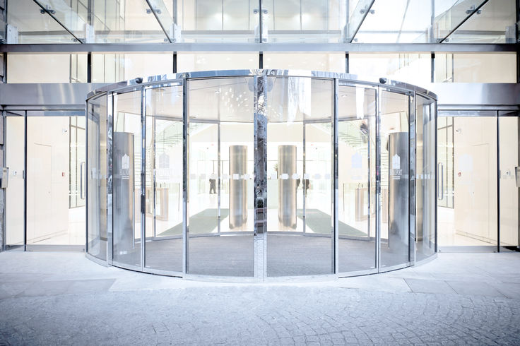 Féltolóajtó rendszer rendszer: Slimdrive SCR, Beaufort House A Slimdrive SCR automatikus féltolóajtó rendszer egyesíti a modern dizájnt az optimális akadálymentességgel és a kényelmes átjárással