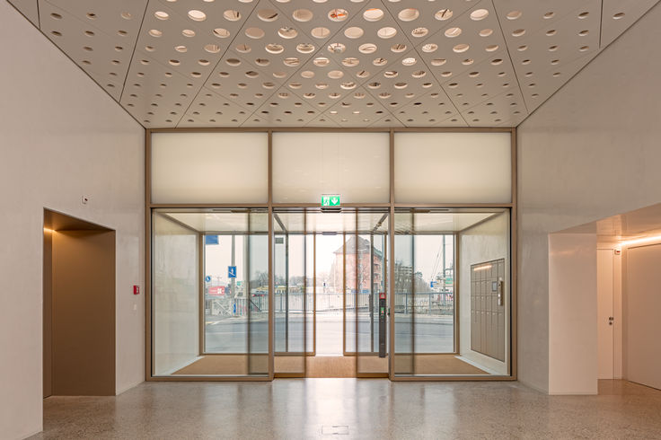 Automatic sliding door drive Powerdrive PL-FR installed in the Grosspetertower in Zurich Automatic linear sliding door system in emergency exits for large and heavy doors up to 160 kg leaf weight