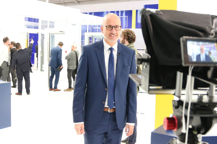 Fordelene ved at deltage personligt på messen trods digitalisering. Vores presales manager Peter Rürup afslører det hele.