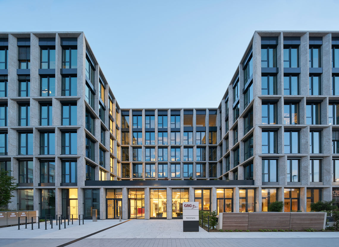 Die Zentrale der GAG Immobilien AG in Köln mit Türsystemen und Lösungen zur Gebäudeautomation von GEZE.
