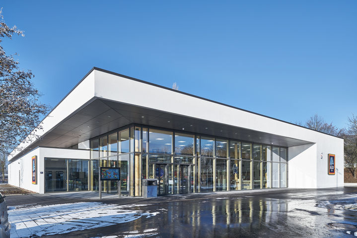 In the most cutting-edge ALDI branch in Germany (in Mühldorf am Inn, Bavaria), our new ECdrive T2 opens and closes around 4000 times a day – in what is a shared success story.