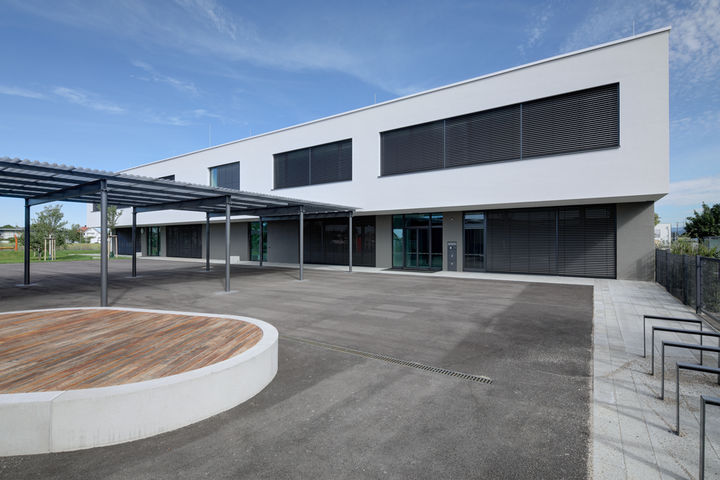 External view of Rheinhausen primary school with GEZE door and access control systems