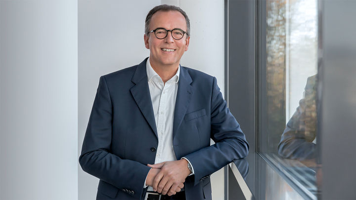 Christian Schulze Dieckhoff has been with GEZE for 30 years, and has handled a large number of exhibitions over his time here. In an interview, he reports on highlights from GEZE that customers can look forward to during BAU 2023.