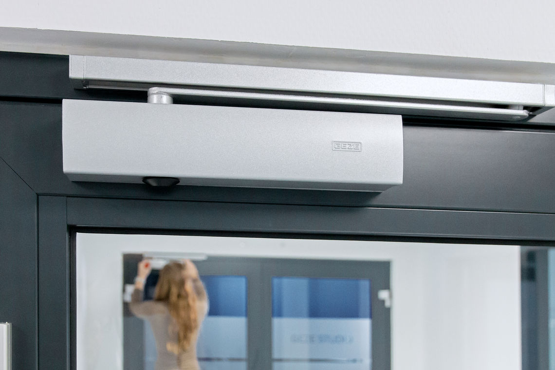There are a wide range of installation options for overhead GEZE door closers – read on to find out what you should consider during installation and setting.