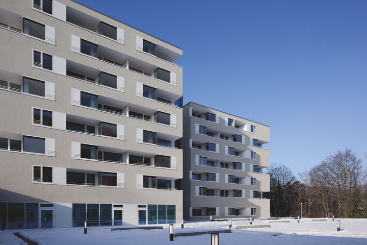 Detta seniorboende i Stuttgart kombinerar stilren arkitektur med strikta brandskydds- och komfortkrav – med hjälp av GEZE dörrsystem och säkerhetsteknik.