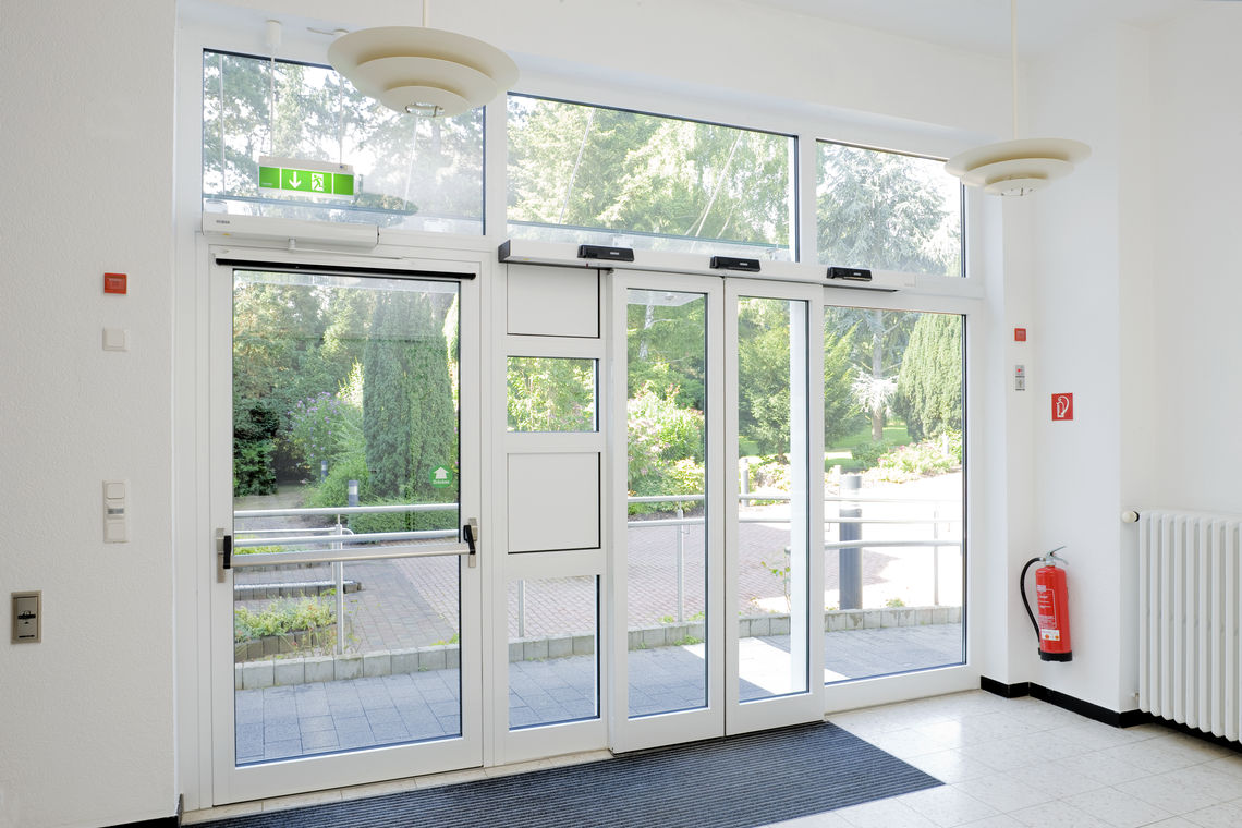 Emergency exit protection saves lives and protects buildings. There are high safety expectations. System solutions from GEZE ensure optimum locking, control and opening of emergency exits.