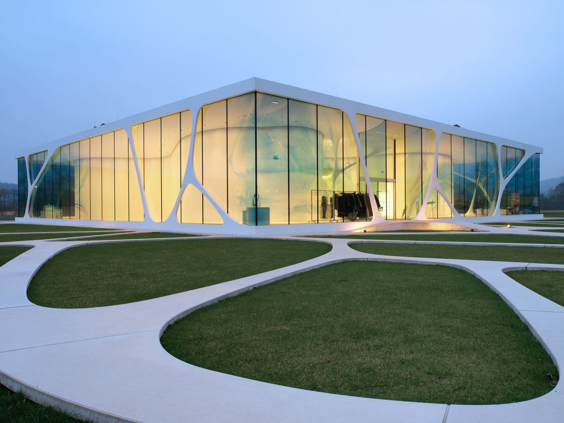 Ultramoderne Glas-Fassaden: Der Leonardo Glass Cube in Bad Driburg.
