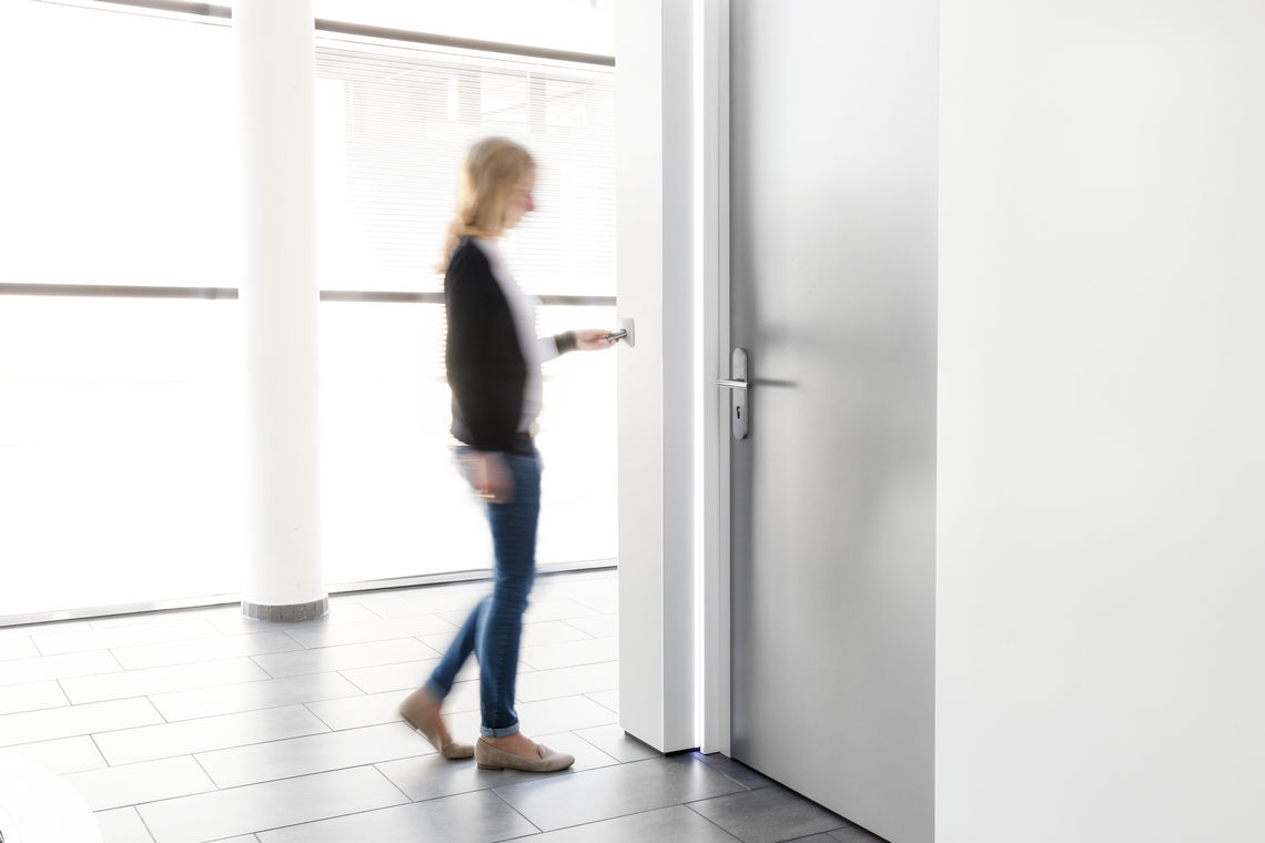 GEZE-toegangscontrolesystemen zorgen ervoor dat deuren alleen worden geopend voor personen die kunnen bewijzen dat zij bevoegd zijn om binnen te komen.
