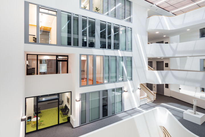 Atrium with open floors in Leonberg Town Hall.">