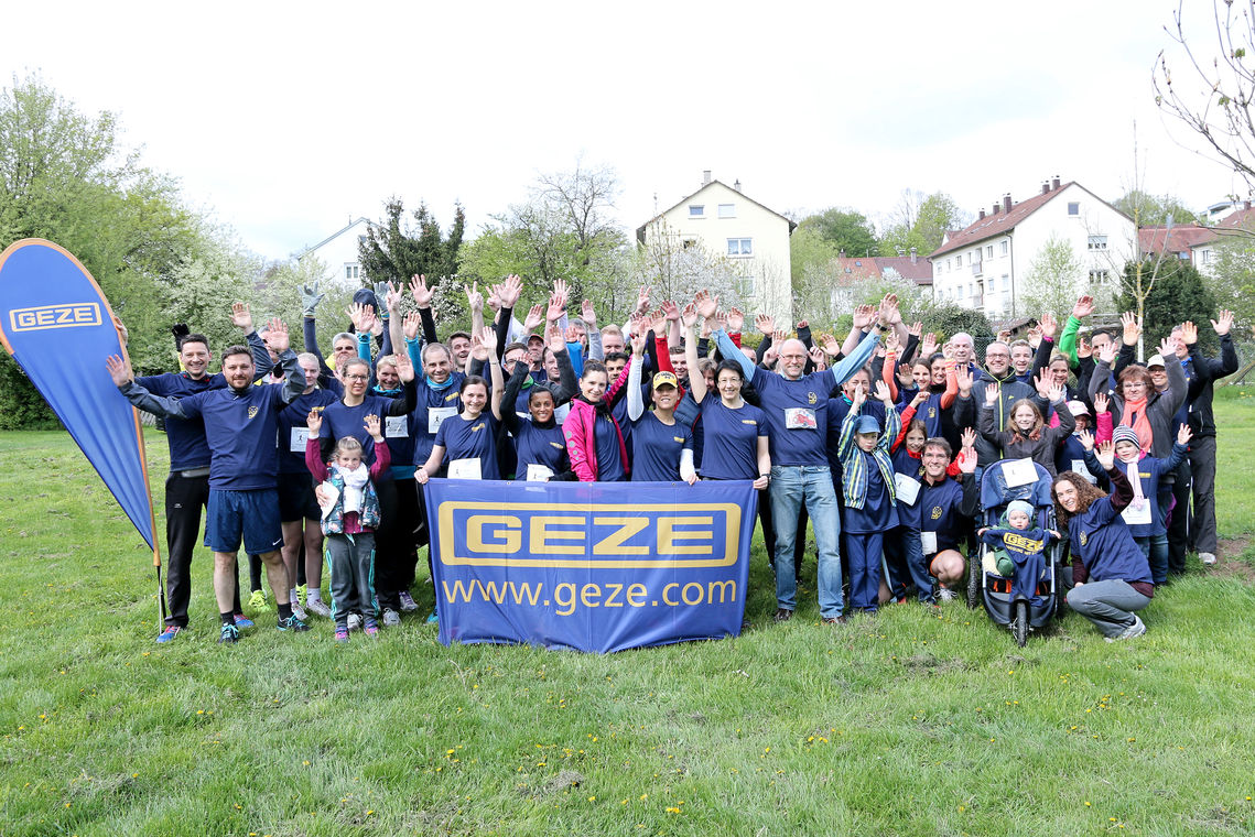 Deltagelsen i Løb for livet i den kommunale park i Ditzingen er blevet en tradition for GEZE. Formålet med velgørenhedsløbet er at løbe donationer ind til foreningen for cystisk fibrose.