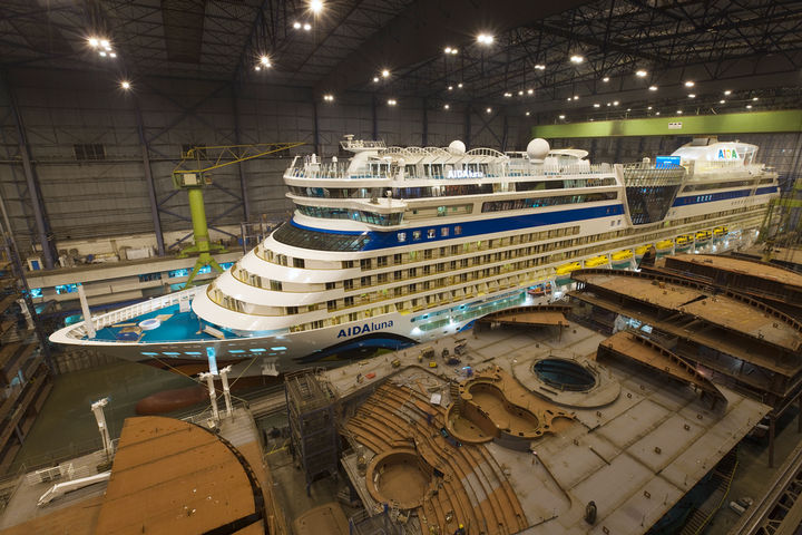 AIDAluna in the dry dock.