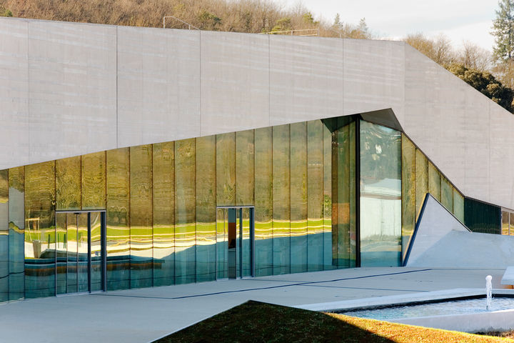 State-of-the-art GEZE door technology is being used in the latest replica of the legendary caves at Lascaux.