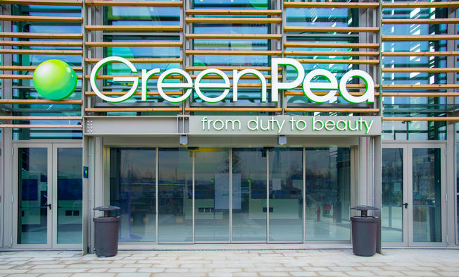 Widok budynku centrum handlowego Green Pea w Turynie