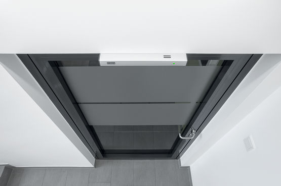 The RSZ 7 fits unobtrusively into the spatial situation with an overall height of 30 mm and the typical GEZE design.