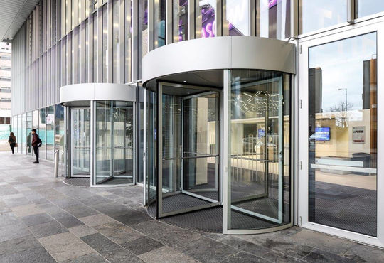 Manual revolving doors at the City of Glasgow College
