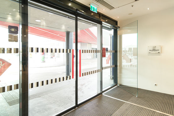 GEZE door systems for universal access and preventive fire protection. 
