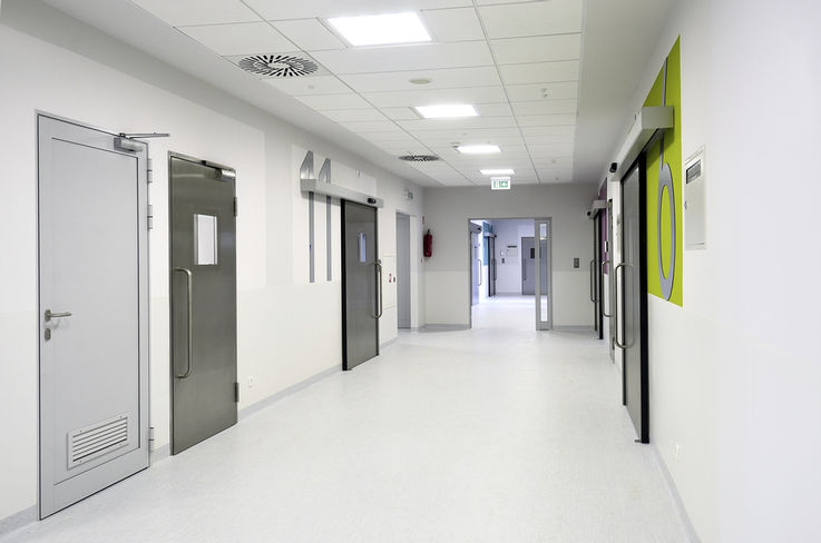 Gang foran operasjonsstuene på Children's memorial Health Institute