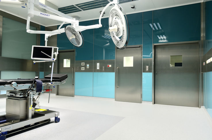 TSA 160 NT i et operasjonsrom med hermetisk lukkedører ved Children's Memorial Health Institute
