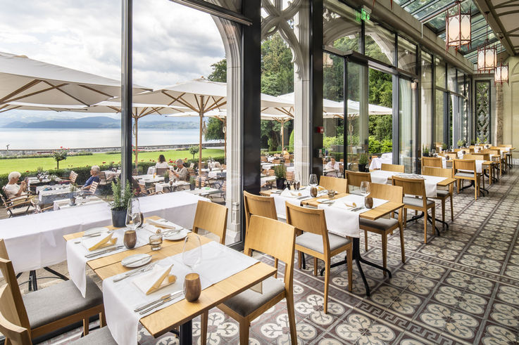 Ansicht Wintergarten und Terrasse von Schloss Schadau in Thun