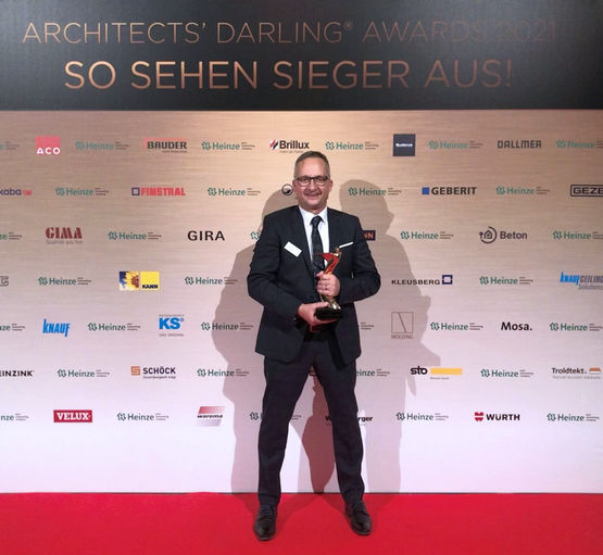Marco Zaoral, Team Leader Internal Building Project Consulting, with the gold award for security technology/access control.