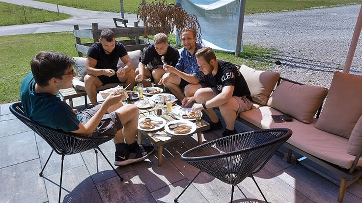 First of all, there's a communal Weißwurst breakfast in Oberstdorf.