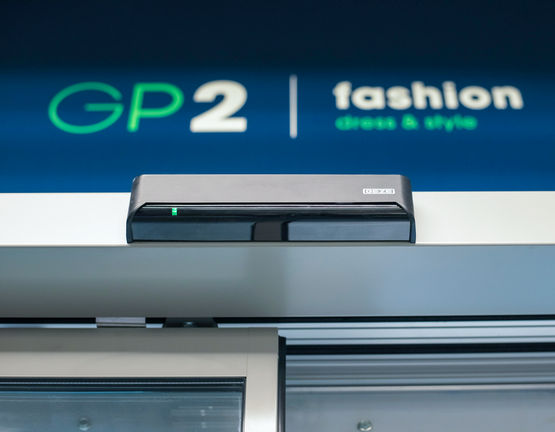 Slimdrive SLT-FR from GEZE on the automatic telescopic sliding door systems of the Green Peas.