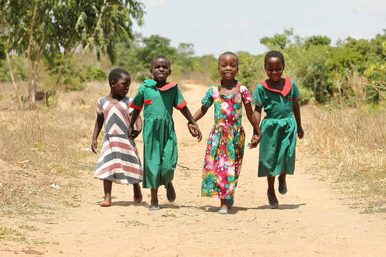 meesa resa africa malawi children school education learn learning girls friend friends friendship group