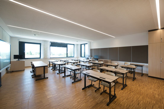 Dettagio di un’aula del centro scolastico della scuola secondaria Grundäckergasse di Vienna
