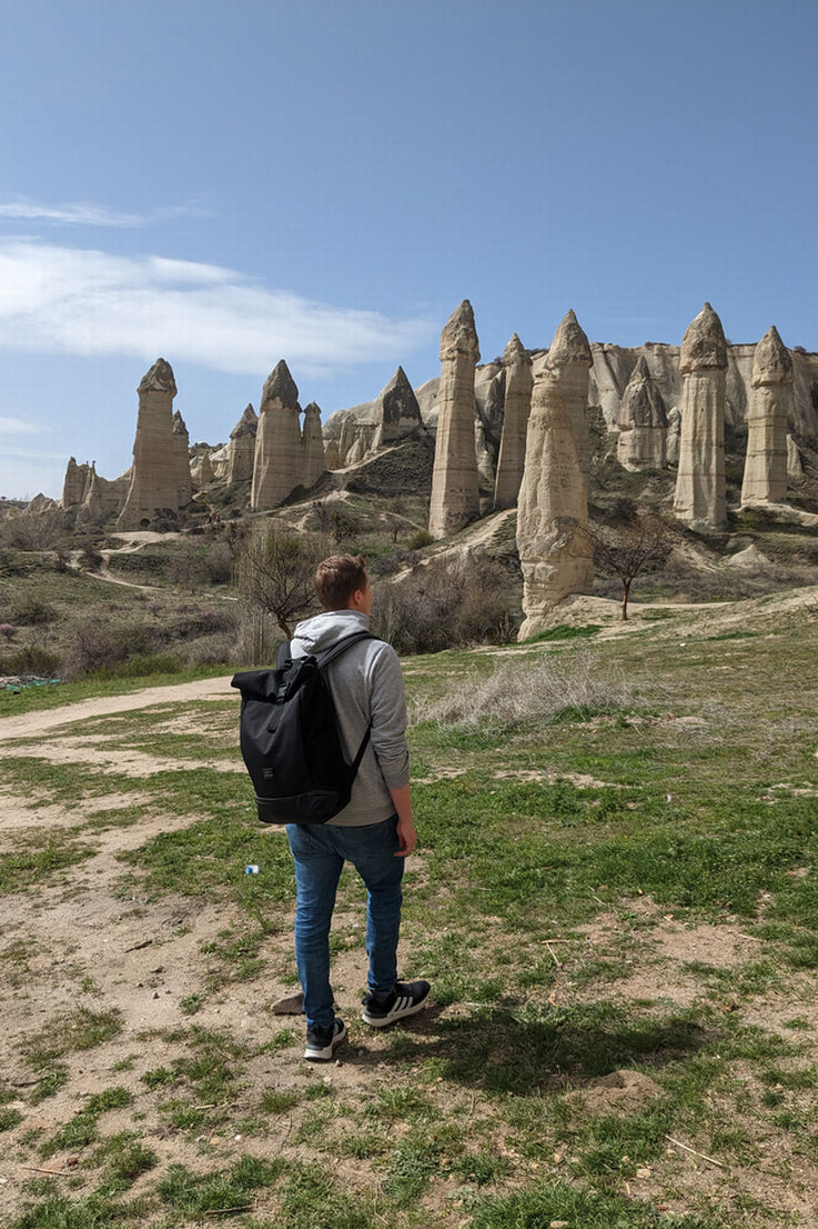 Jonas Sehmsdorf, GEZE Trainee Engineering beim Wandern in der Türkei
