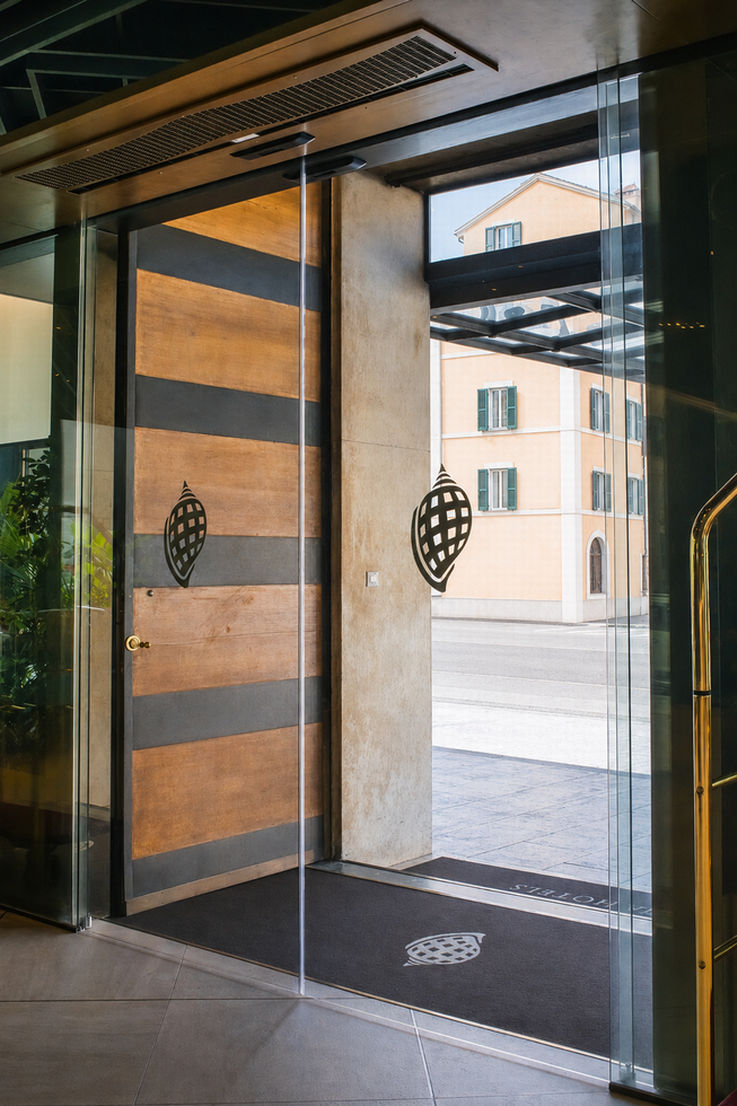 GEZE ITA_Hotel Bernini Bristol_ripresa laterale dall'interno 