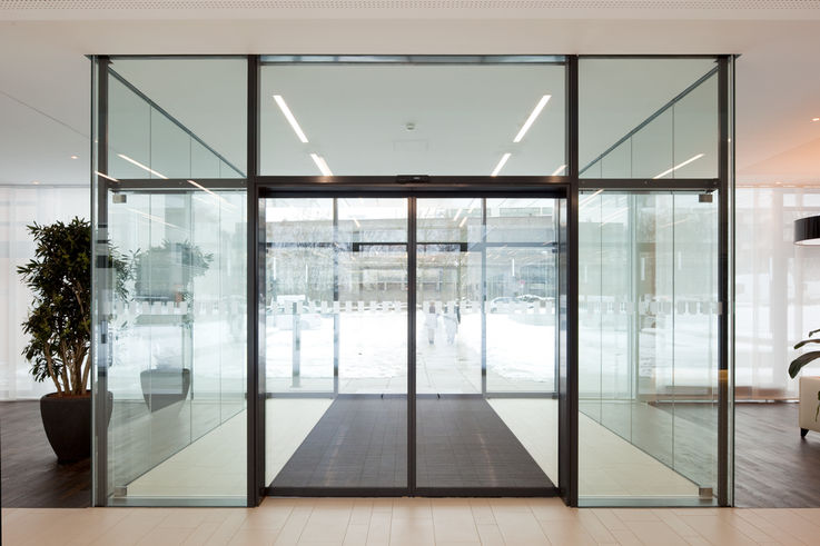 GEZE sliding door systems in the Kottenmatte vocational training centre ...