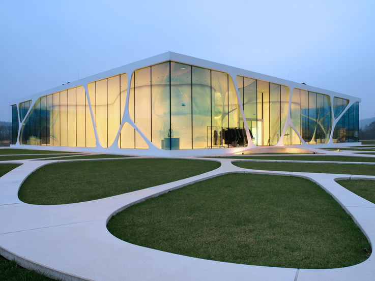 Ultramoderne Glas-Fassaden: Der Leonardo Glass Cube in Bad Driburg. Foto: MM Fotowerbung für GEZE GmbH