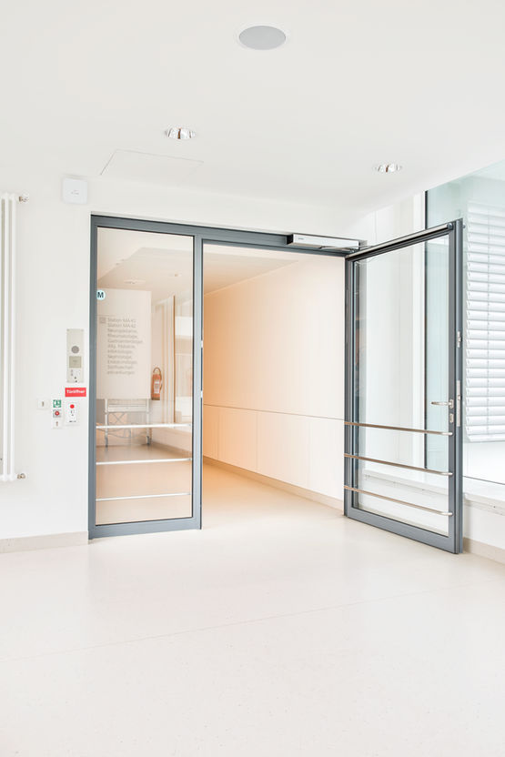 Accessible entrances: Slimdrive EMD swing door systems open by elbow switch or movement detectors. Photo: Jürgen Pollak for GEZE GmbH