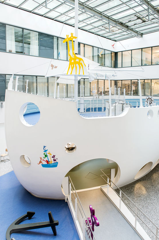”Arken” på Stuttgarts centralsjukhus: inbjudande och lekfull