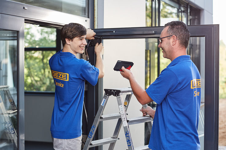 GEZE staff photo shoot 2017 Service technician