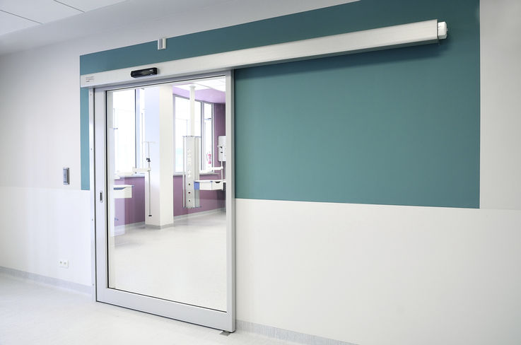 Barrier-free sliding door in the Children's Memorial Health Institute.