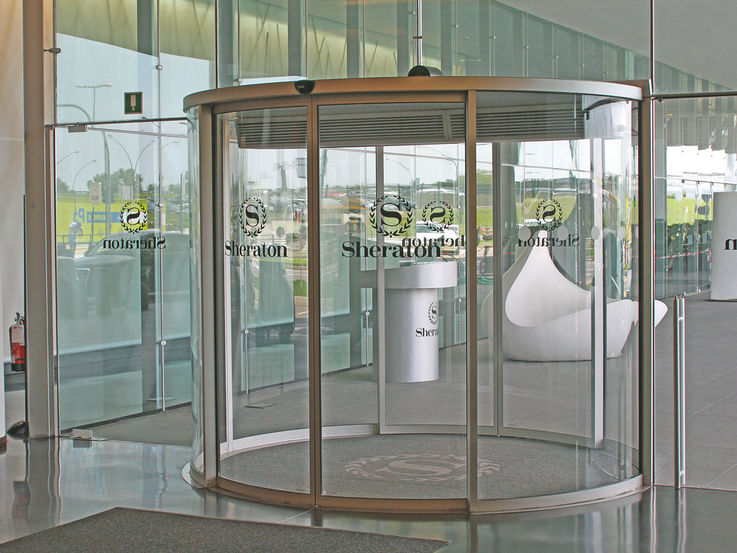 Product shot (938530) - One- and double leaf door systems. Interior and exterior doors with high access frequency. Sophisticated building entrances with plenty of daylight. Façades with narrow mullion transom constructions. Glass façades with the highest design standards. Vestibule systems, in combination with linear sliding doors.