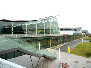 Buitenaanzicht van het nieuwe Messe Stuttgart expositiecentrum.
