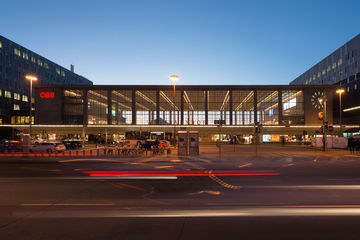 Contemporary architecture and technology: BahnhofCity Vienna West. Photo: Sigrid Rauchdobler for GEZE GmbH