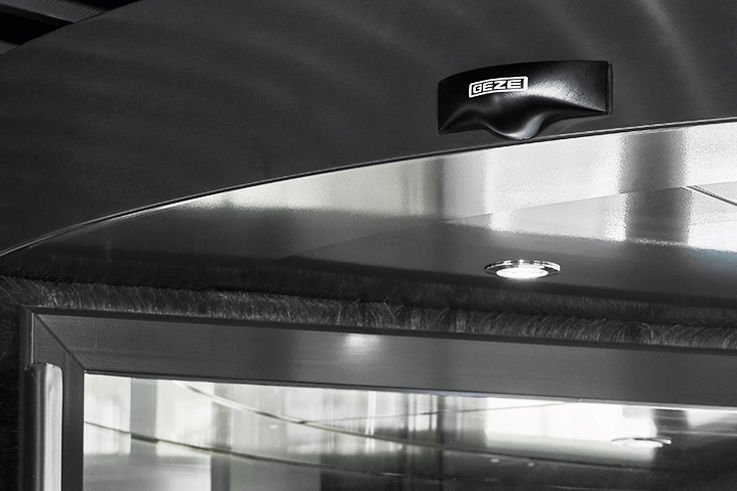 Radar movement detectors - Whether your automatic revolving door is located outdoors or inside, radar movement detectors detect everything that moves in the clearly defined radar field.